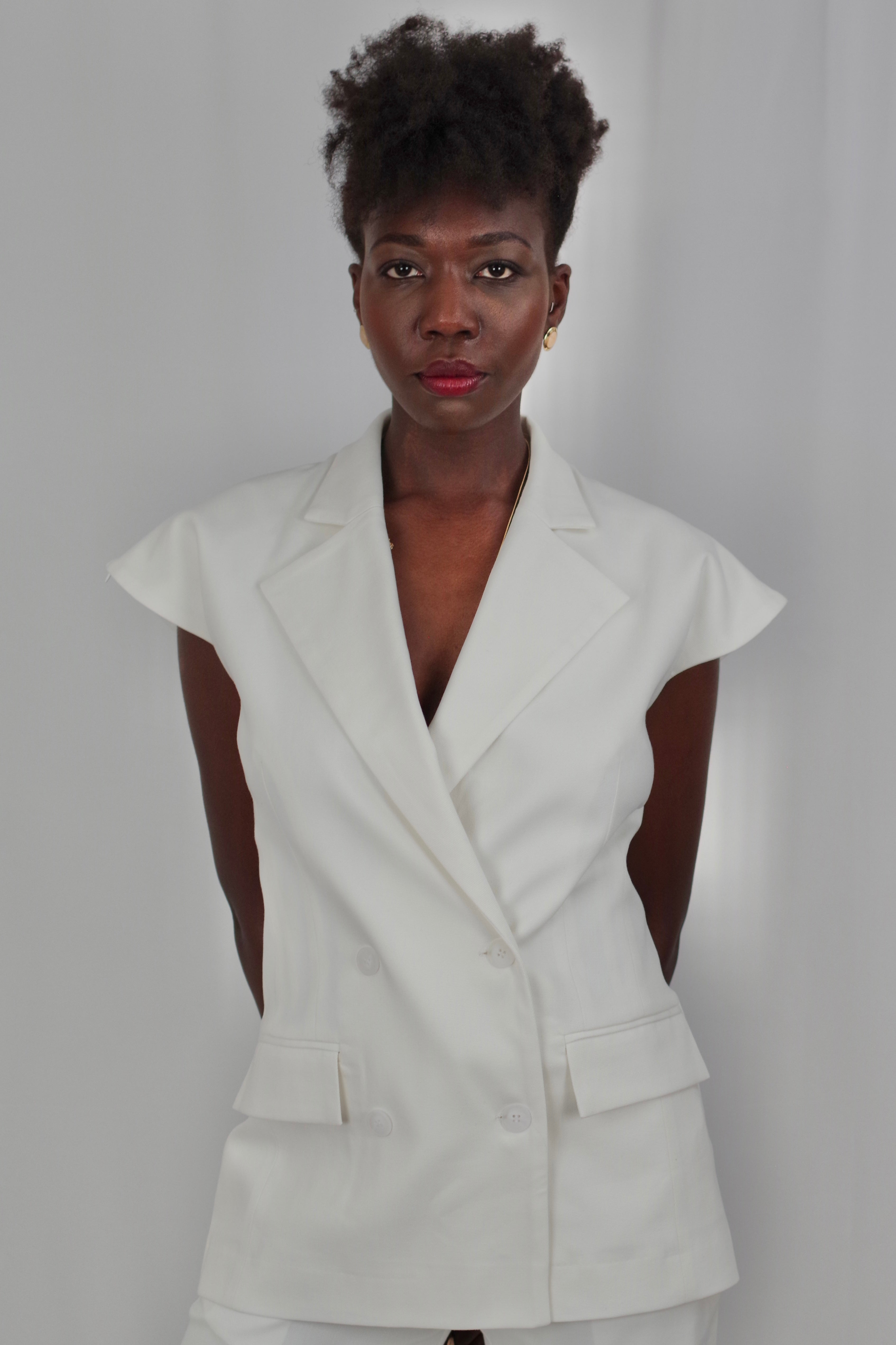 Amélia Women’s Versatile Vest – Short Sleeve, Belted, White - Photo 4