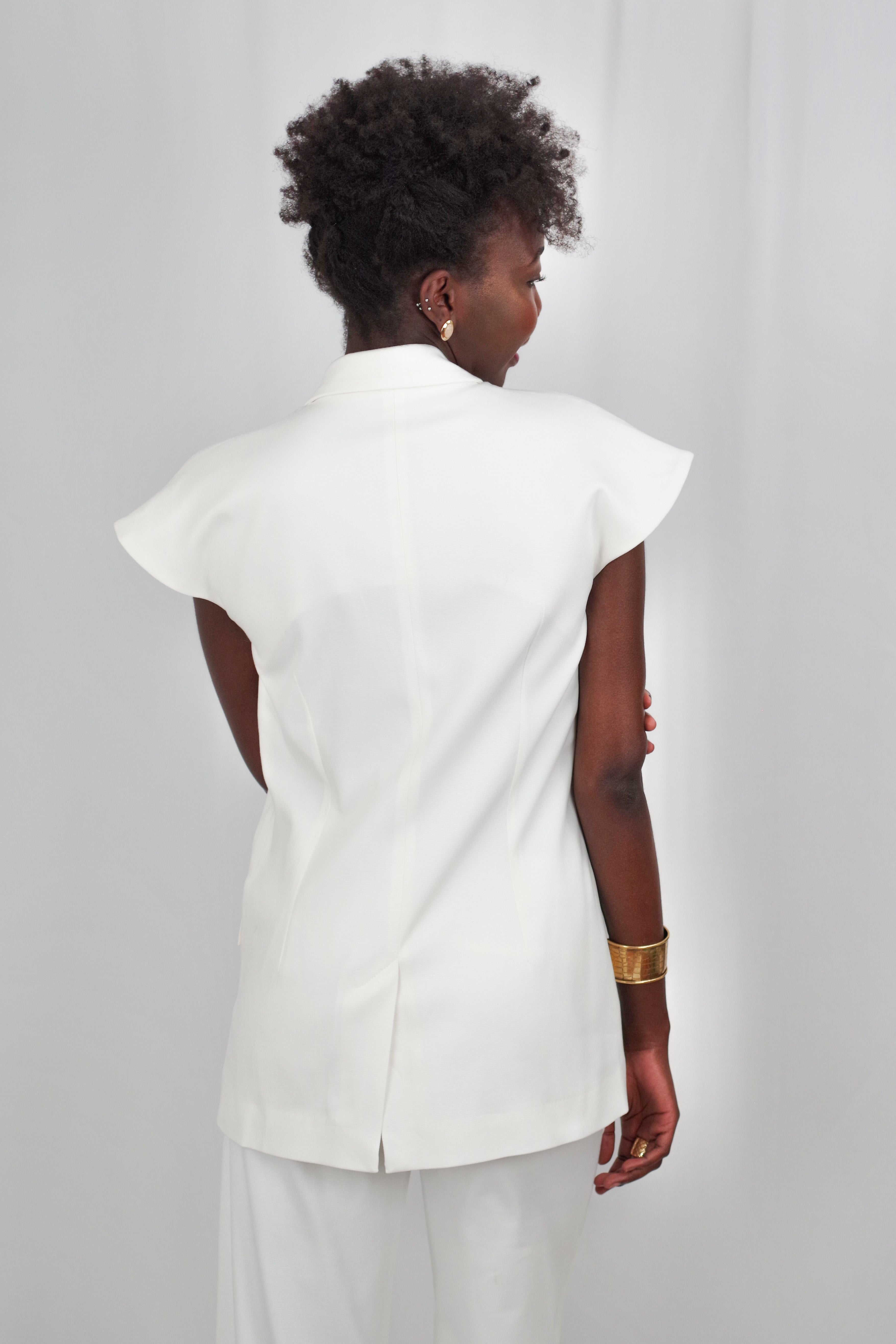Amélia Women’s Versatile Vest – Short Sleeve, Belted, White