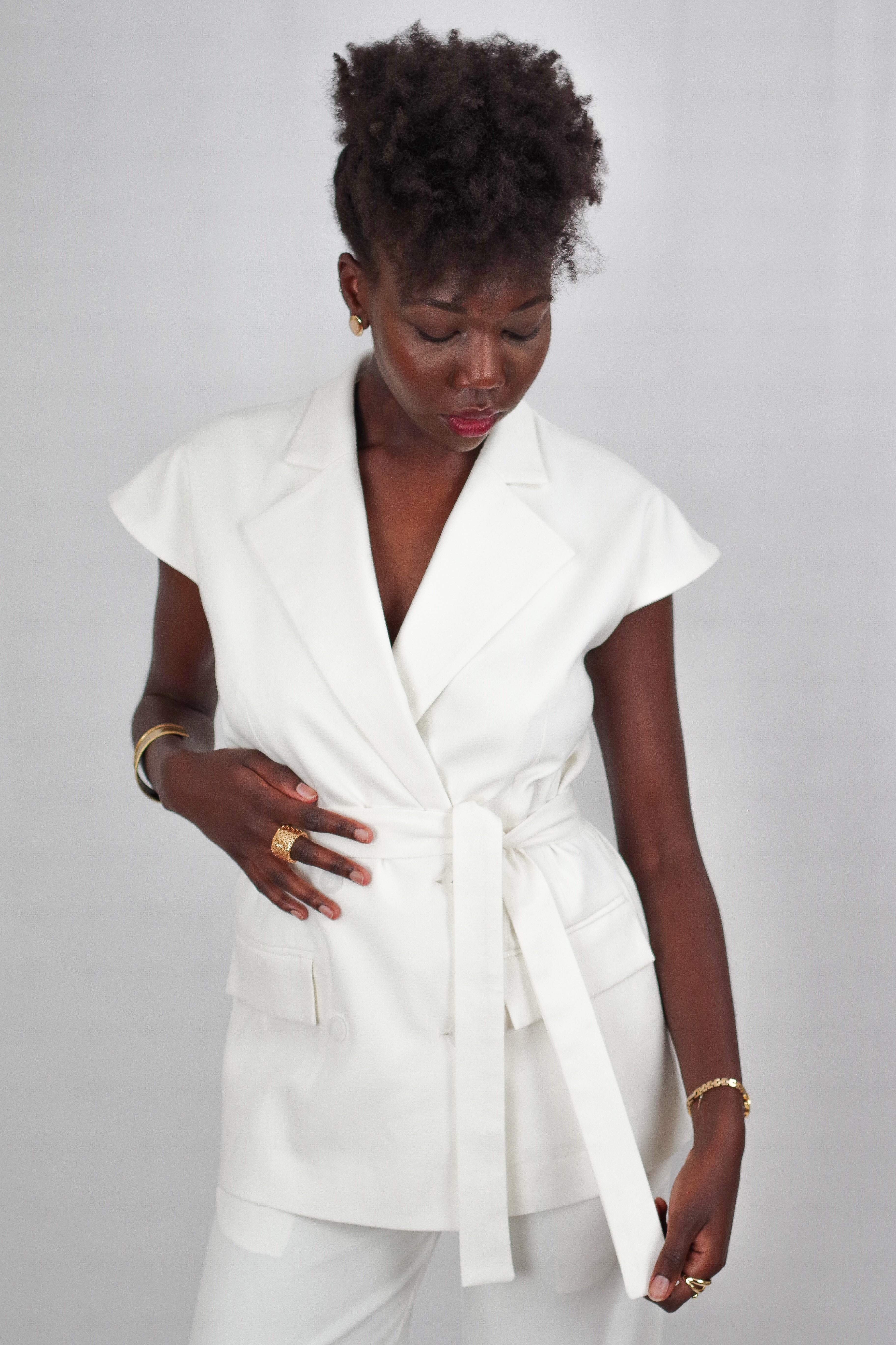 Amélia Women’s Versatile Vest – Short Sleeve, Belted, White