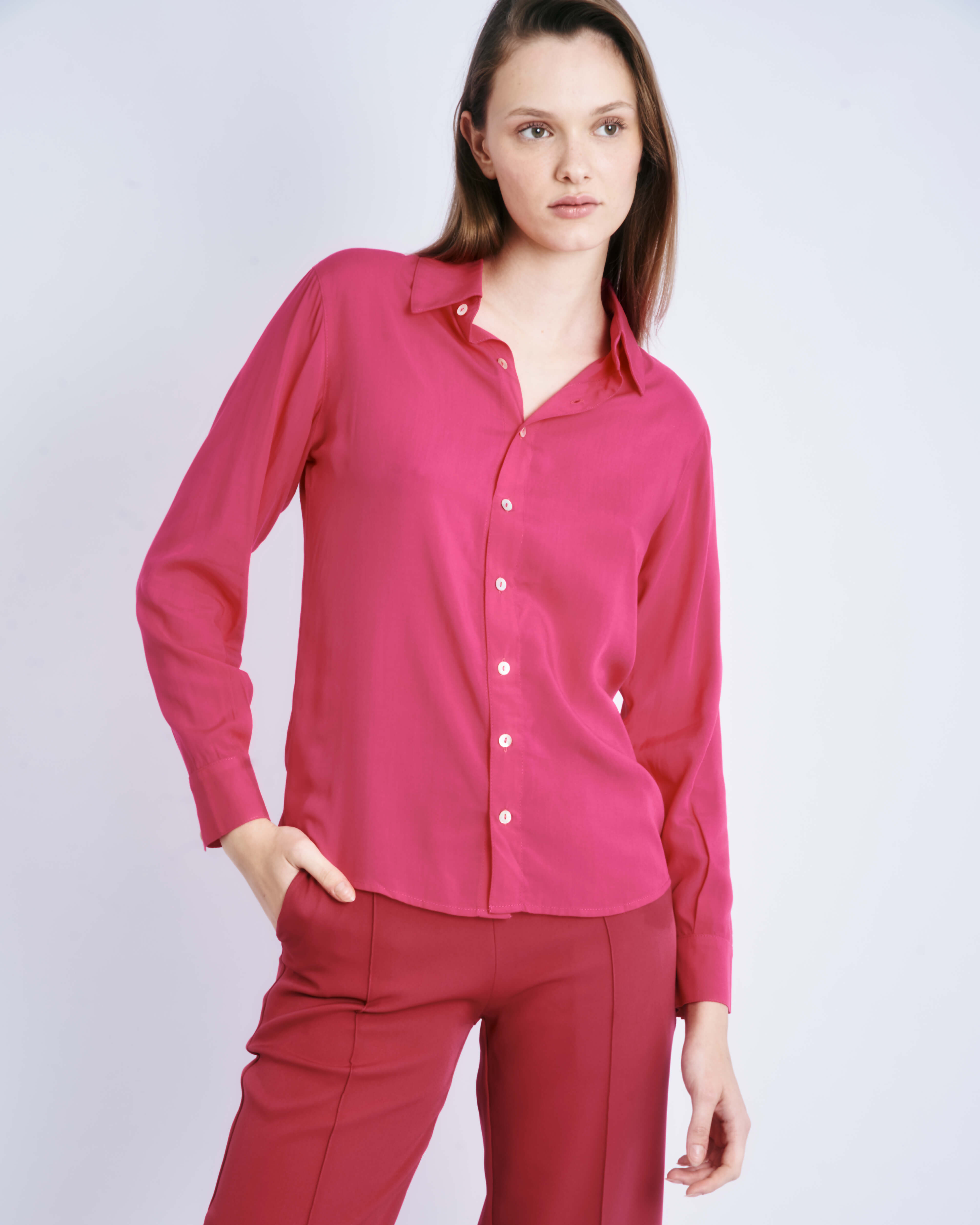Camisa Rosa de Viscose com Botões de Madrepérola Daniela.