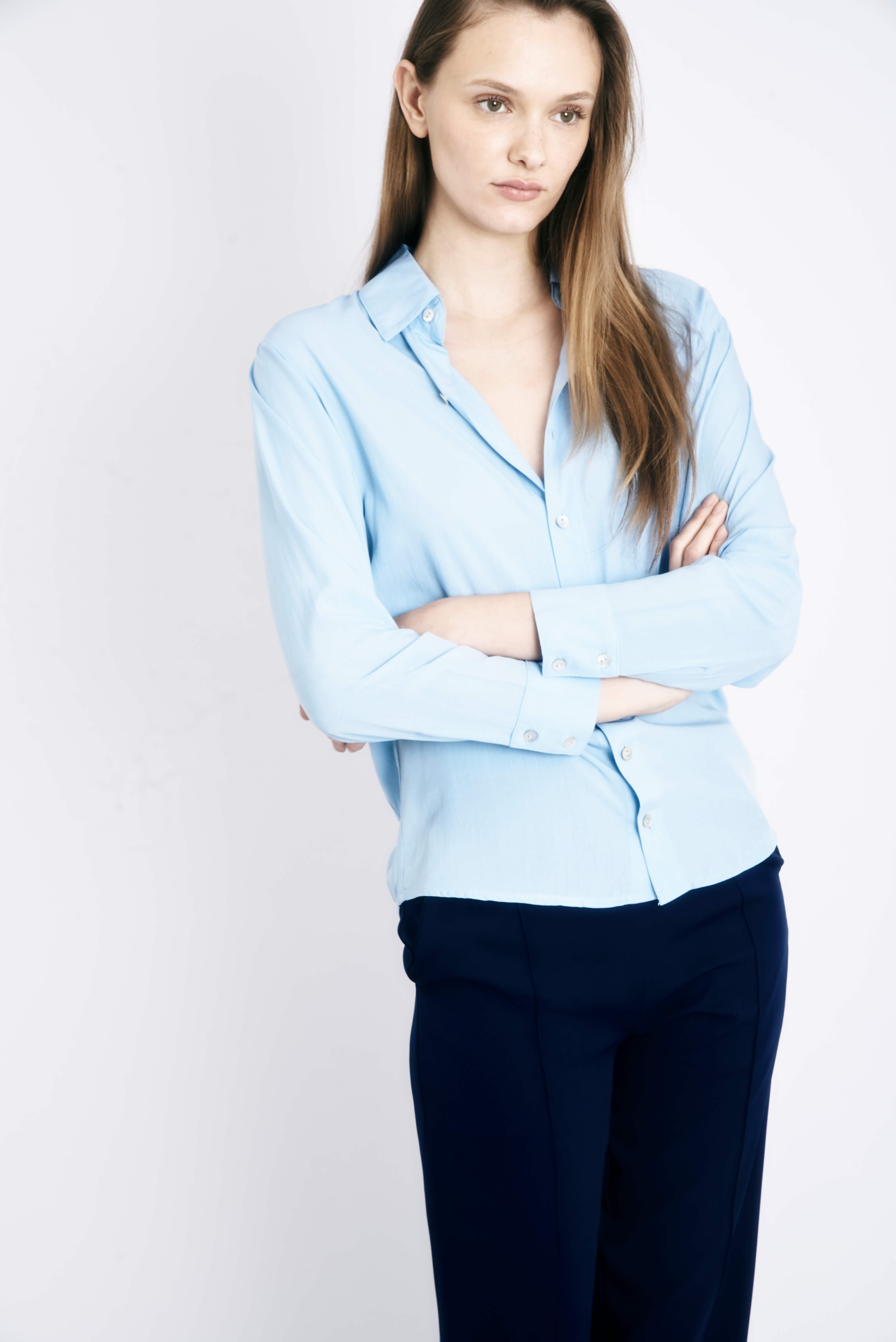 Camisa Azul de Viscose com Botões de Madrepérola Daniela.